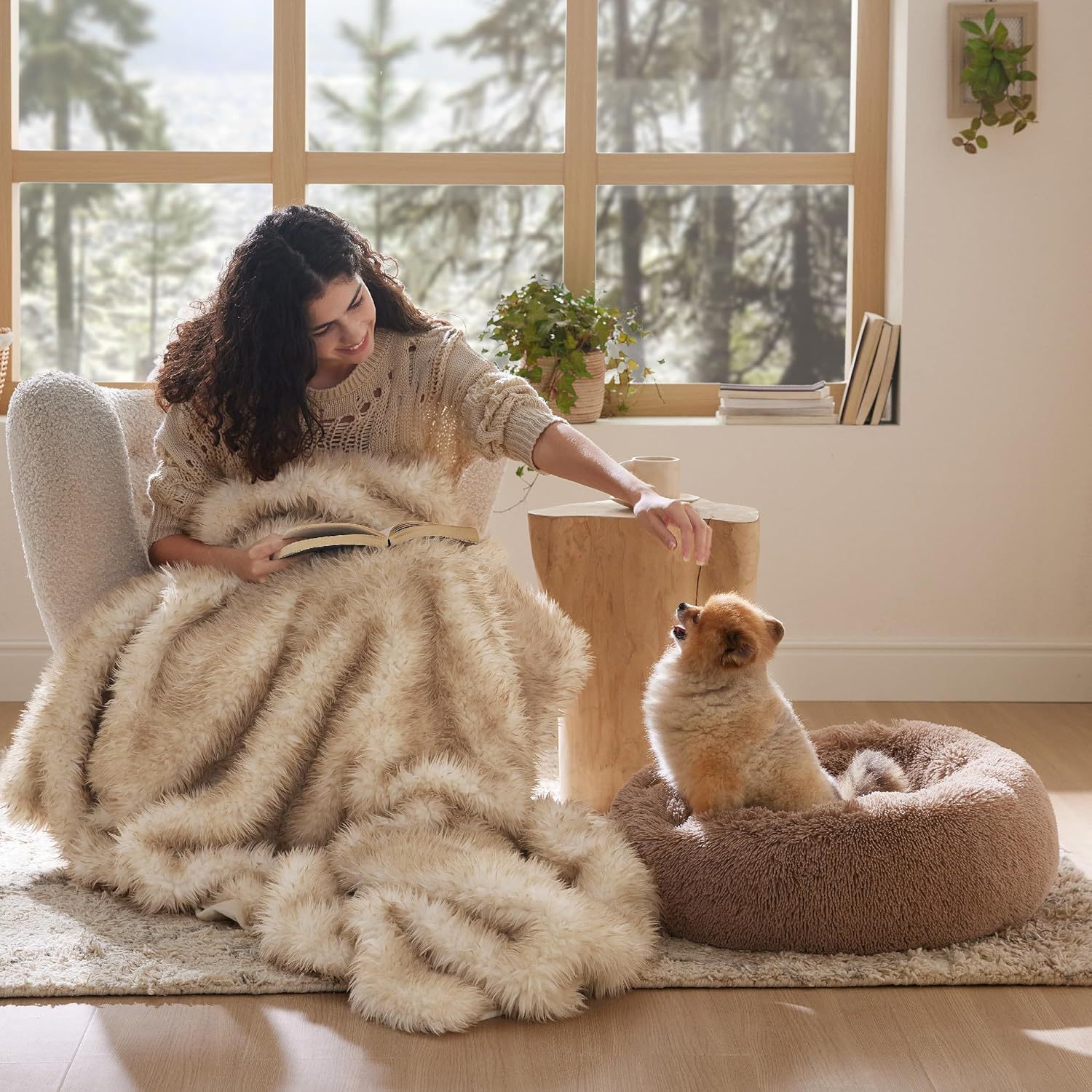 Pet Round Plush Bed Non-Slip Soft Fluffy Indoor Nest