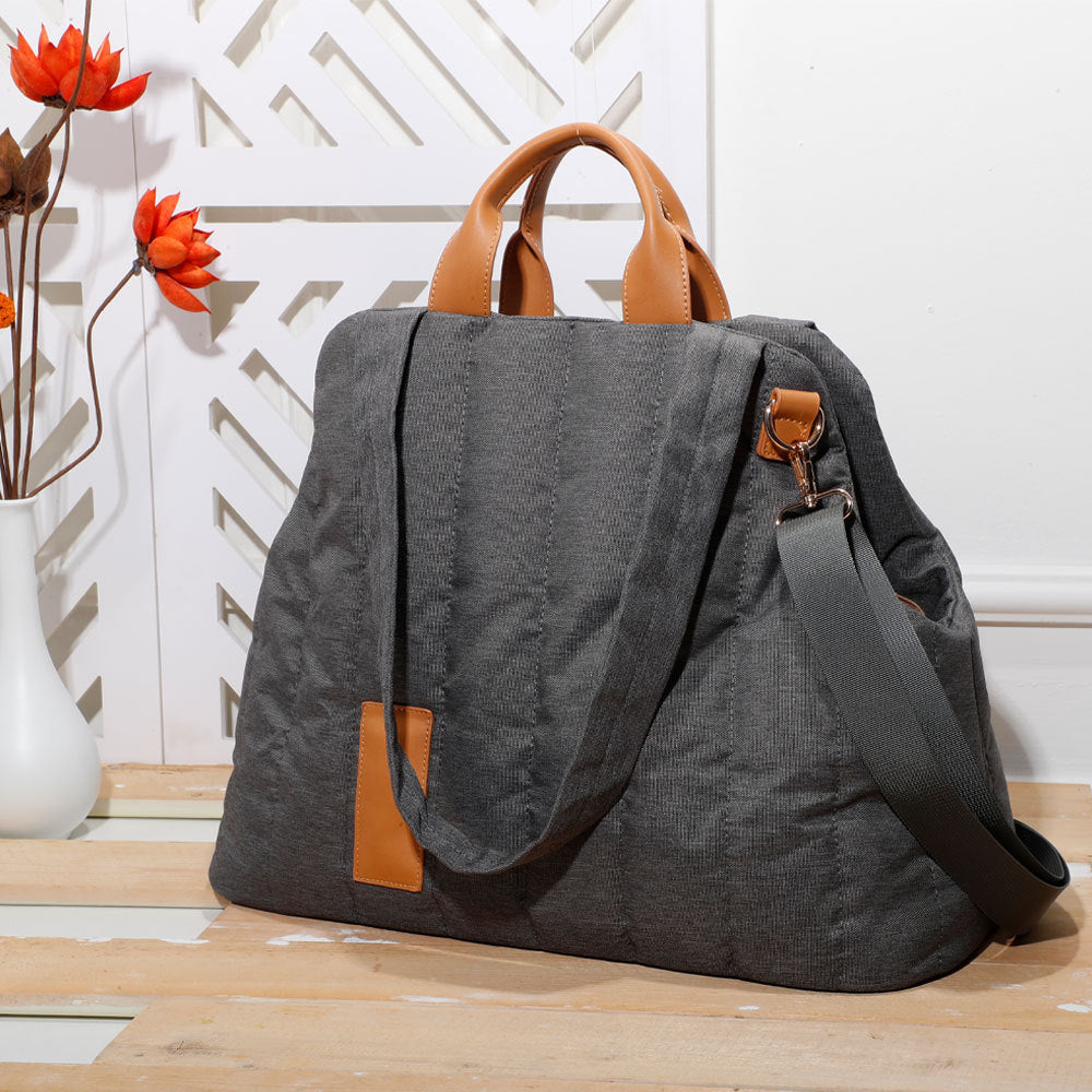 Lightweight Waterproof Pet Carrier Handbag For Outdoor Travel And Fashion Use